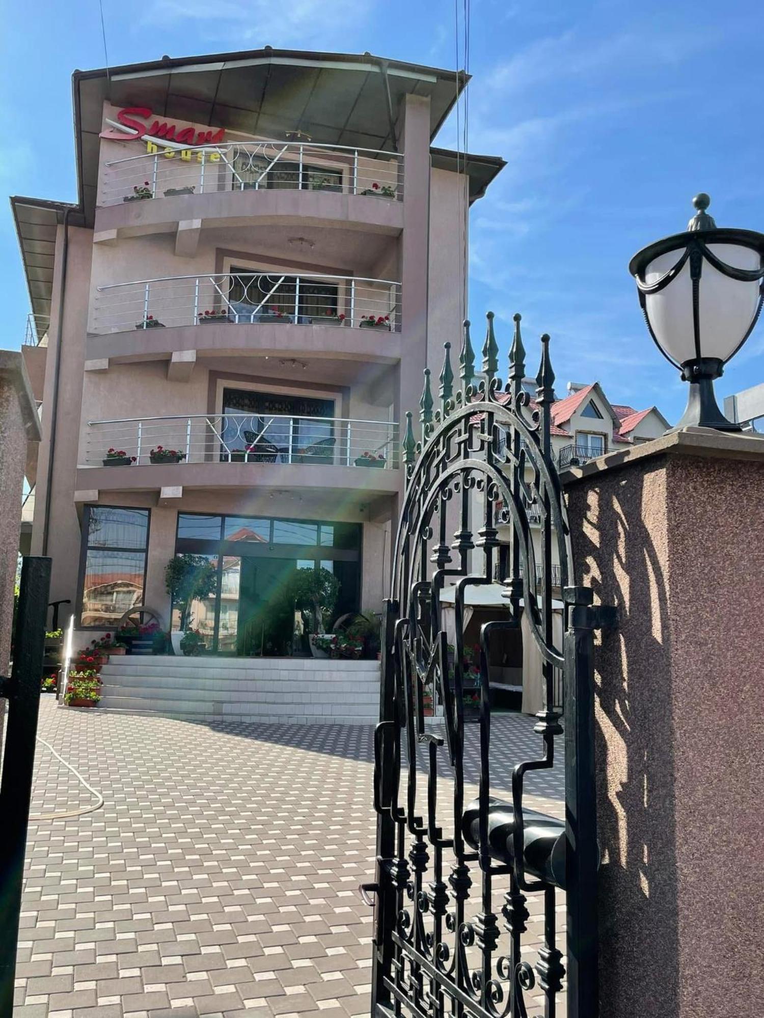 Smarthouse Hotel Костинещи Екстериор снимка