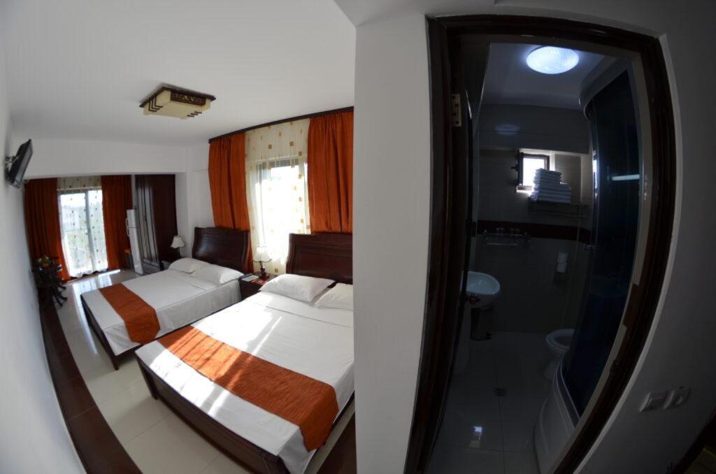 Smarthouse Hotel Костинещи Екстериор снимка