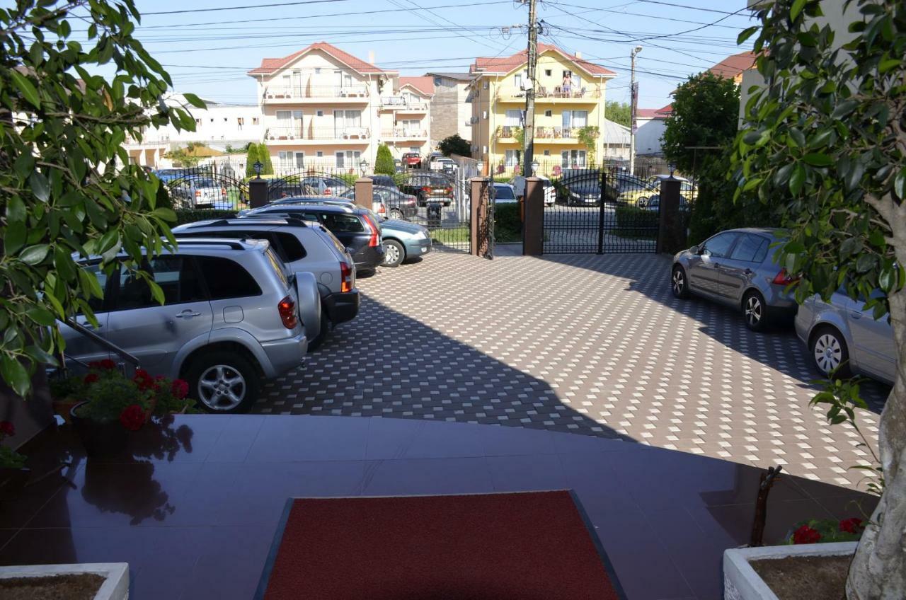 Smarthouse Hotel Костинещи Екстериор снимка