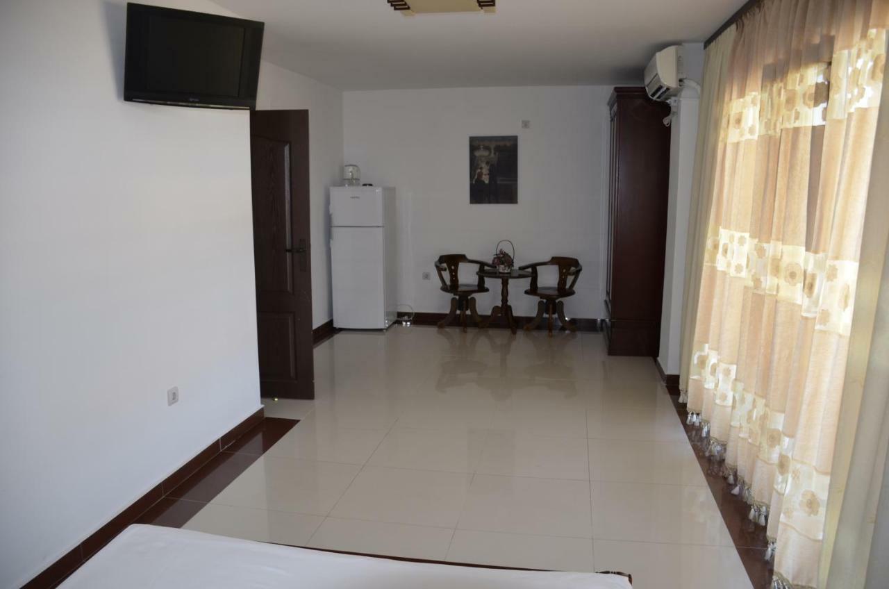 Smarthouse Hotel Костинещи Екстериор снимка