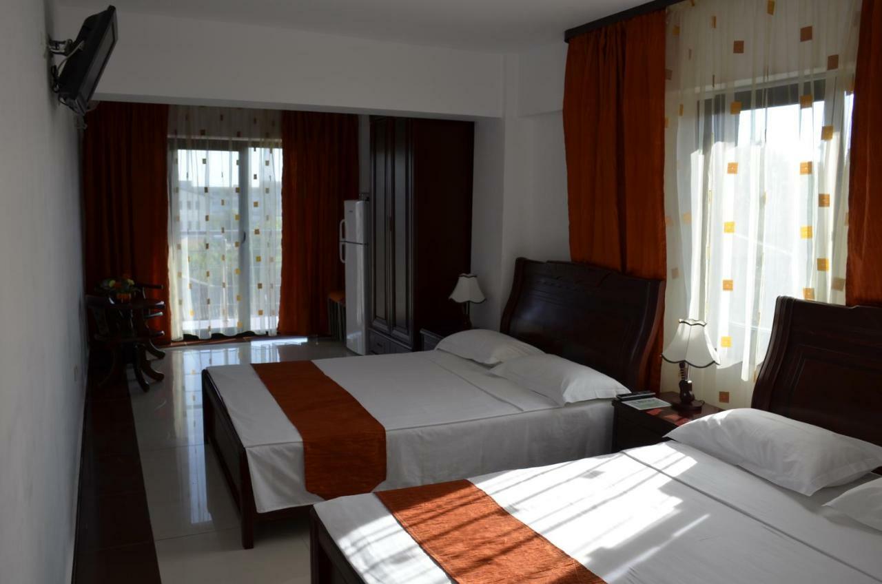 Smarthouse Hotel Костинещи Екстериор снимка