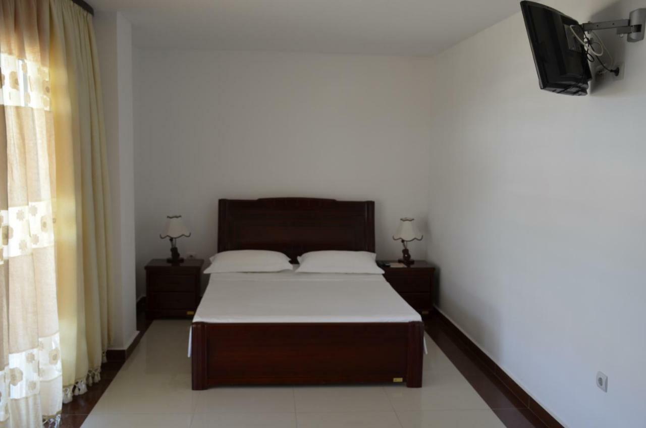Smarthouse Hotel Костинещи Екстериор снимка