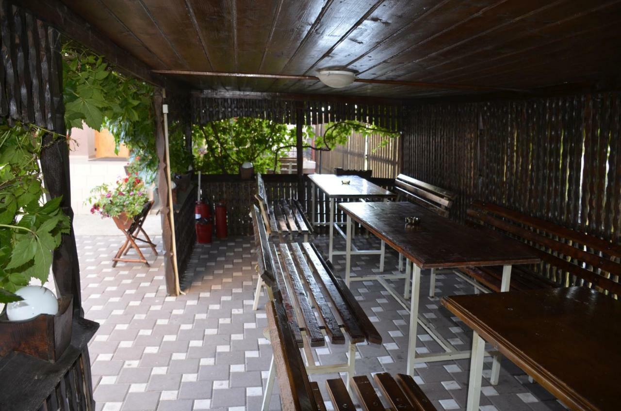 Smarthouse Hotel Костинещи Екстериор снимка