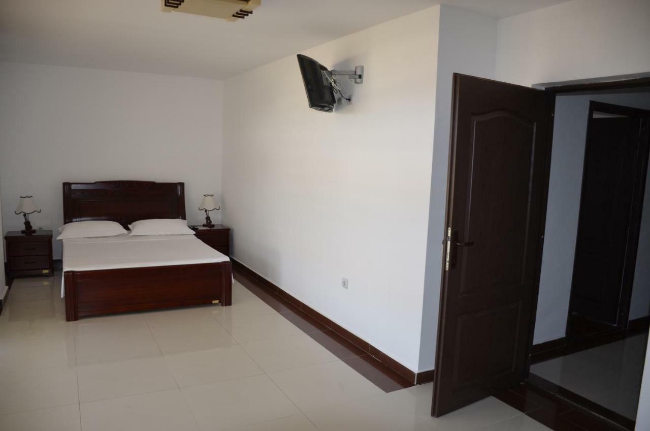 Smarthouse Hotel Костинещи Екстериор снимка
