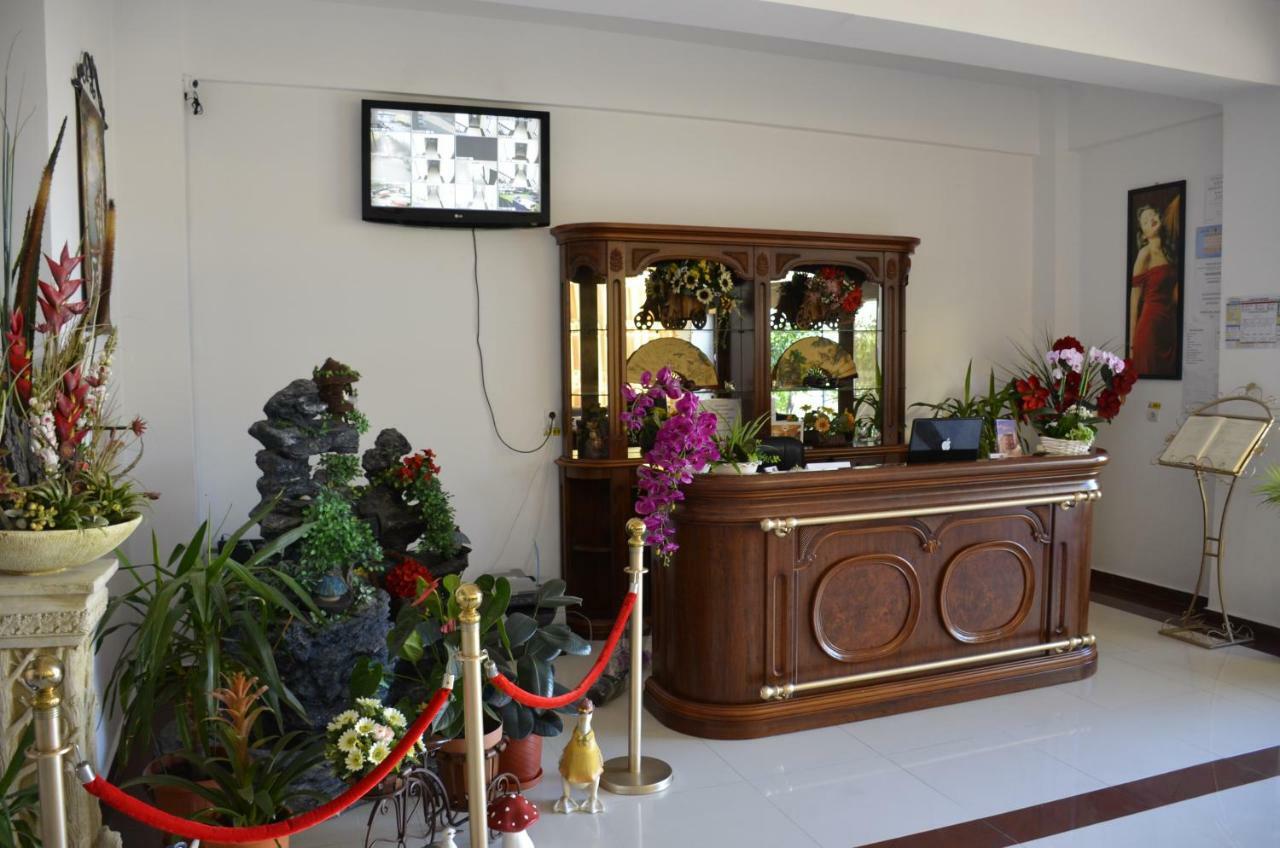 Smarthouse Hotel Костинещи Екстериор снимка