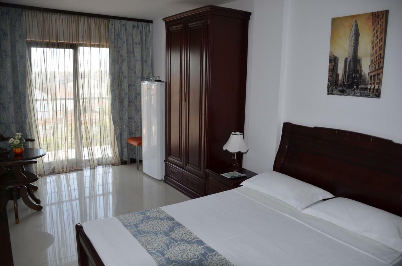 Smarthouse Hotel Костинещи Екстериор снимка