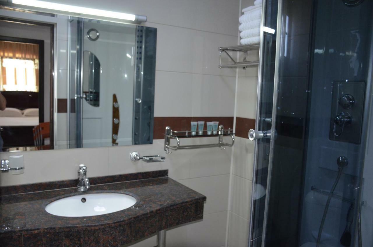 Smarthouse Hotel Костинещи Екстериор снимка