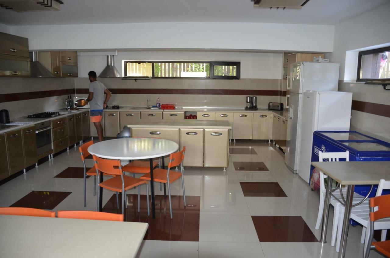 Smarthouse Hotel Костинещи Екстериор снимка