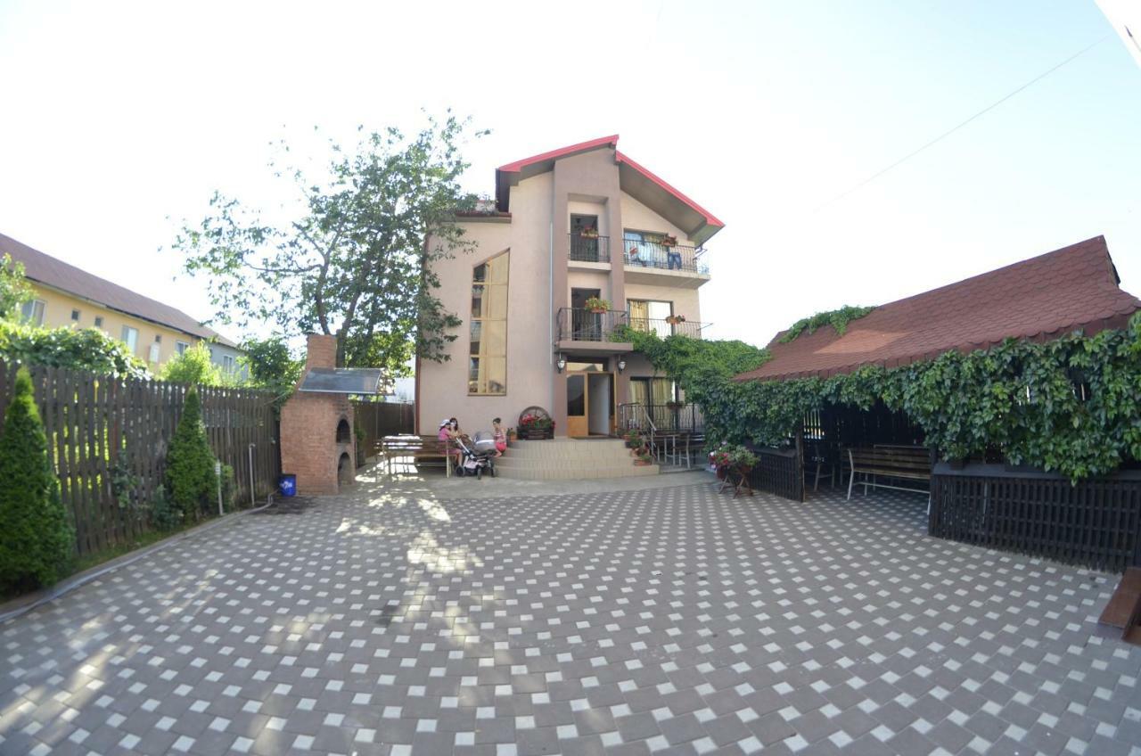 Smarthouse Hotel Костинещи Екстериор снимка
